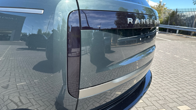 Land Rover Range Rover 3.0 D300 Westminster Edition 4dr Auto Diesel Estate - Image 19